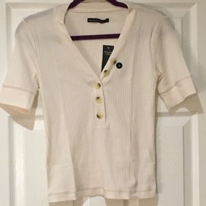 Form fitting V neck t-shirt - NWT